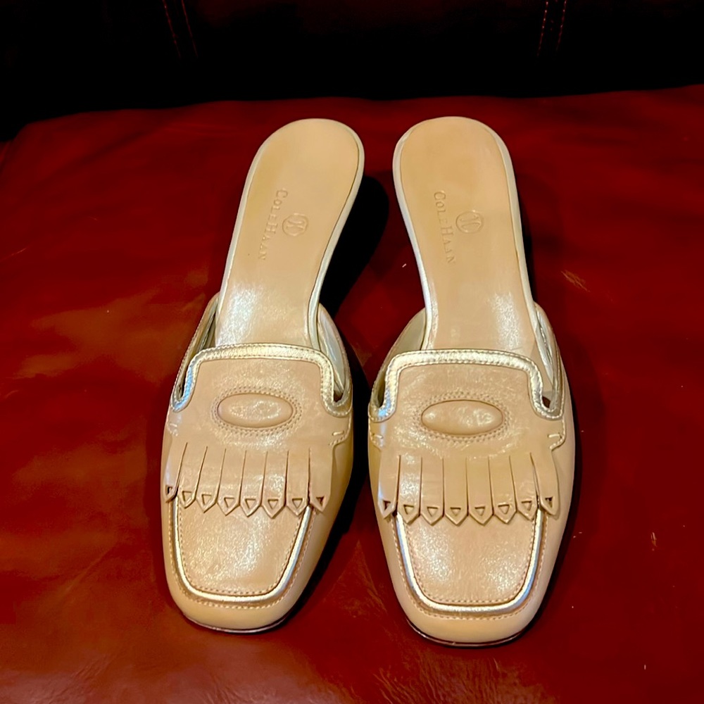 Cole Haan Taupe Leather Kilt Slide Kitten Heel Dress Shoes Women's size 7